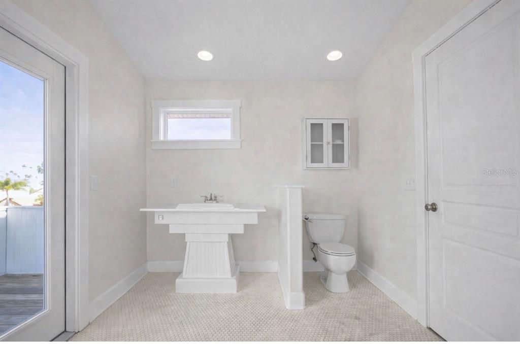 For Rent: $3,500 (3 beds, 2 baths, 1964 Square Feet)