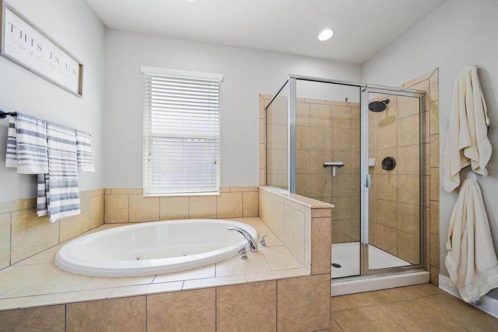 En Venta: $585,000 (4 camas, 4 baños, 3030 Pies cuadrados)