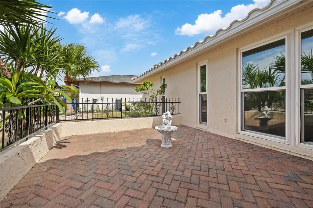 For Sale: $328,000 (3 beds, 2 baths, 1278 Square Feet)