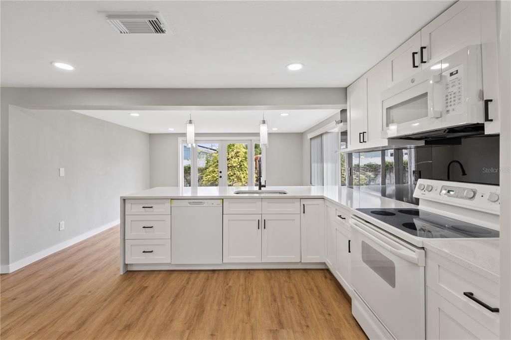 For Sale: $328,000 (3 beds, 2 baths, 1278 Square Feet)