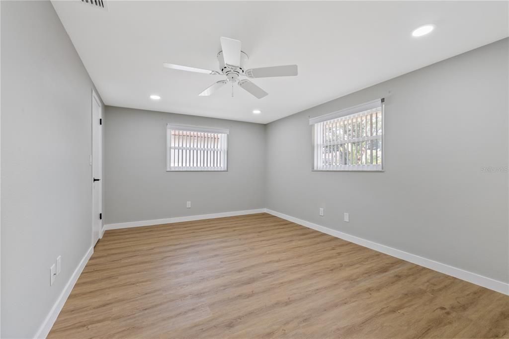 For Sale: $328,000 (3 beds, 2 baths, 1278 Square Feet)