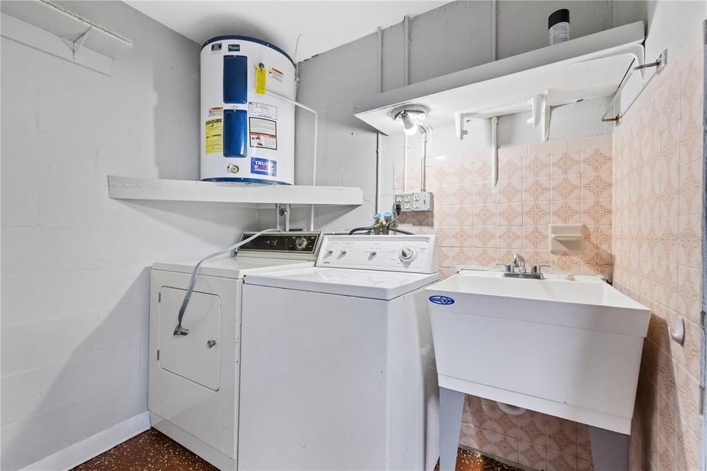 For Sale: $328,000 (3 beds, 2 baths, 1278 Square Feet)
