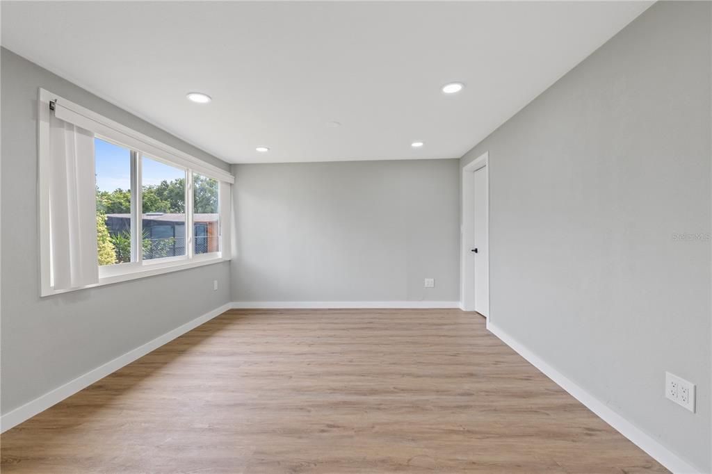 For Sale: $328,000 (3 beds, 2 baths, 1278 Square Feet)