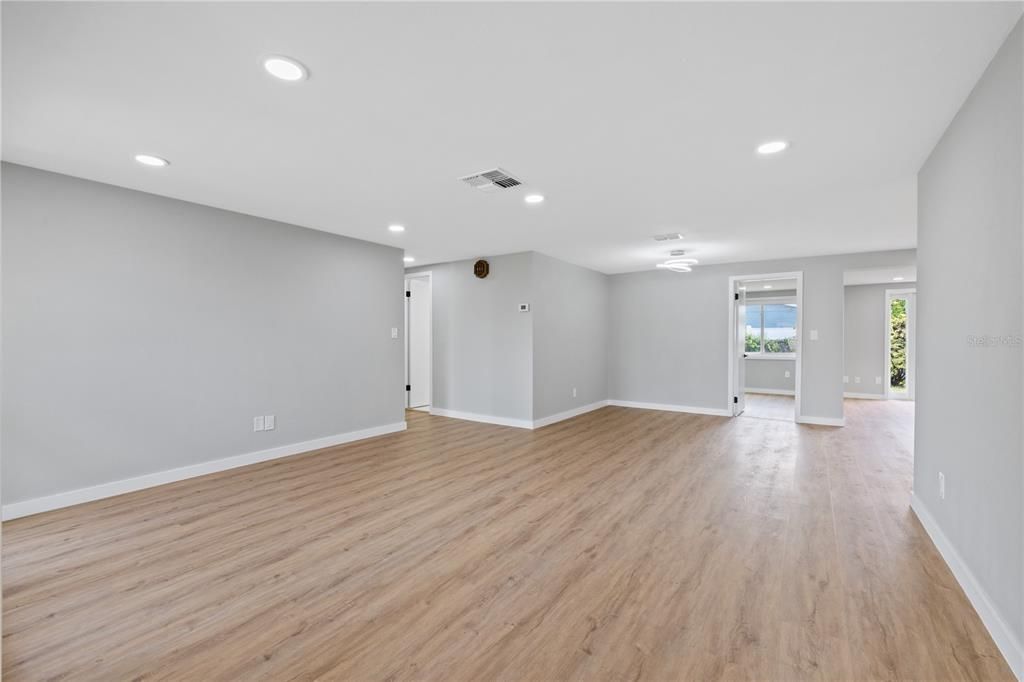 For Sale: $328,000 (3 beds, 2 baths, 1278 Square Feet)