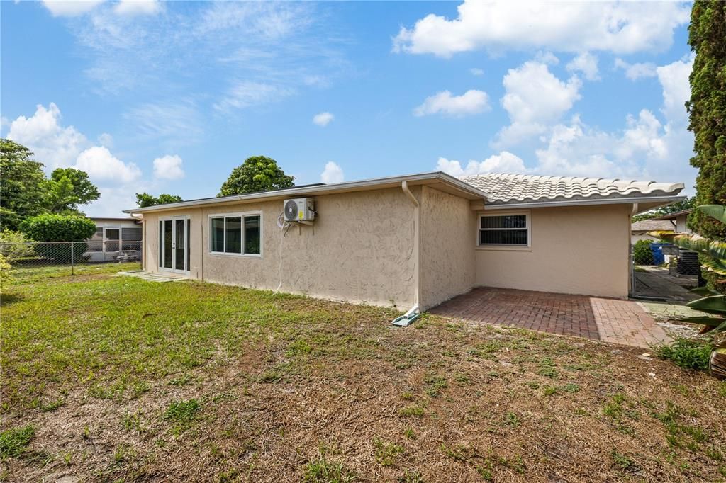 For Sale: $328,000 (3 beds, 2 baths, 1278 Square Feet)