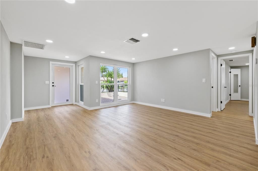 For Sale: $328,000 (3 beds, 2 baths, 1278 Square Feet)