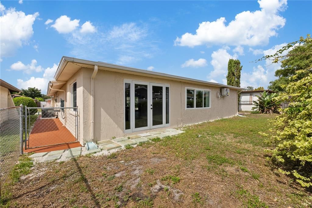 For Sale: $328,000 (3 beds, 2 baths, 1278 Square Feet)