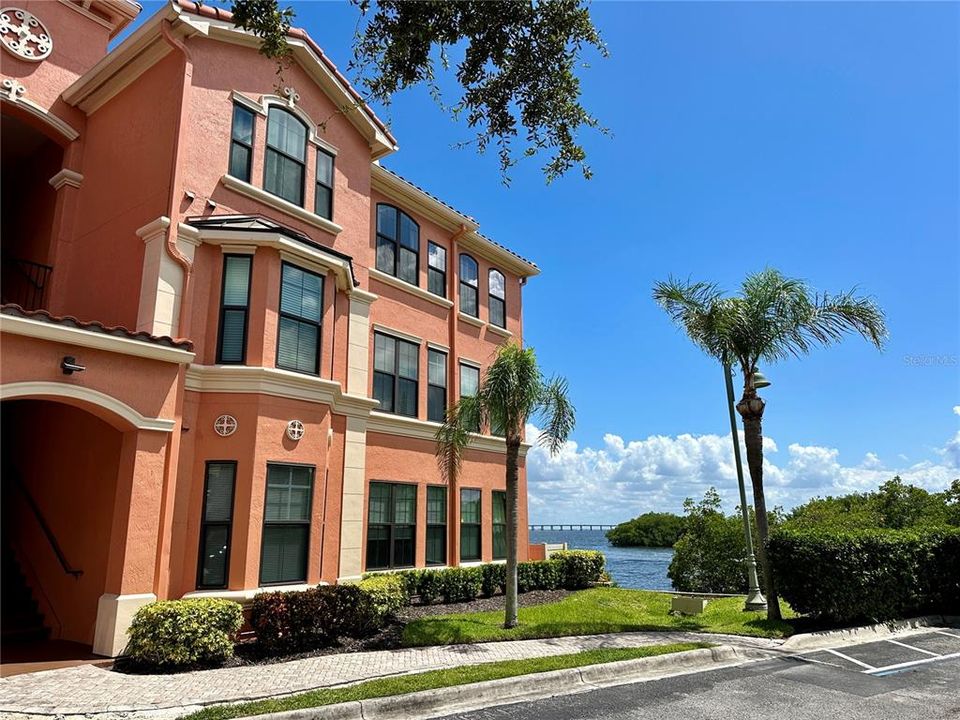 For Rent: $2,300 (2 beds, 2 baths, 1230 Square Feet)