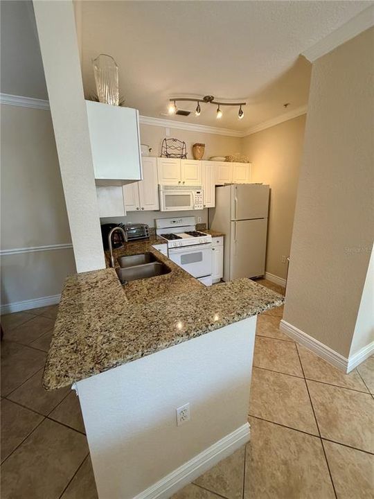 For Rent: $2,300 (2 beds, 2 baths, 1230 Square Feet)