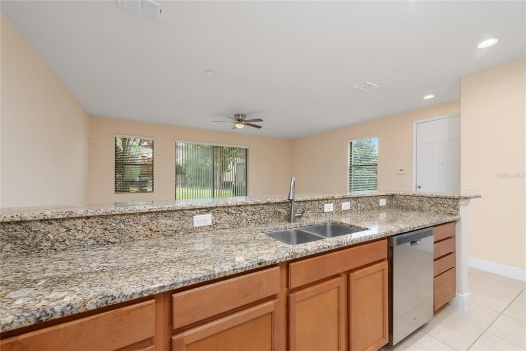 En Venta: $354,900 (3 camas, 2 baños, 1672 Pies cuadrados)