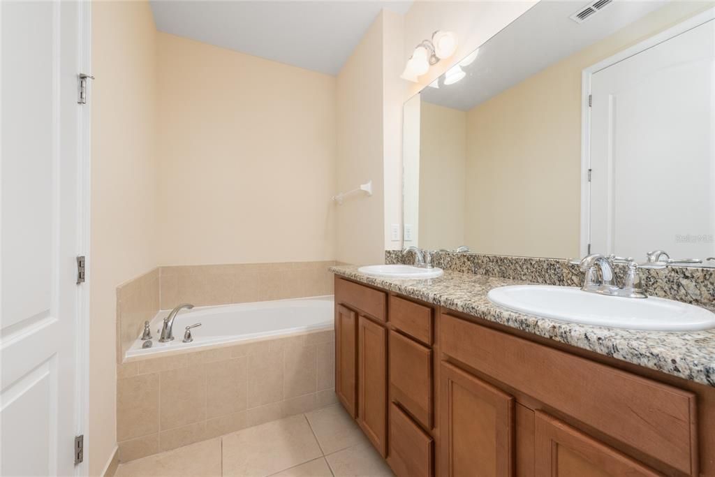 En Venta: $354,900 (3 camas, 2 baños, 1672 Pies cuadrados)