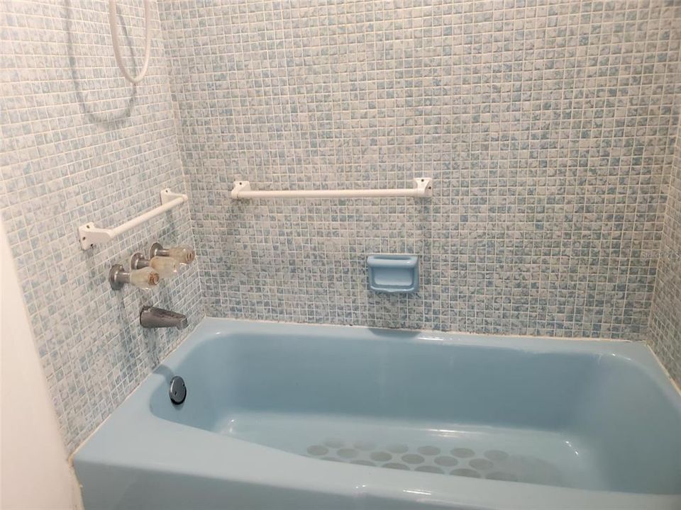 For Sale: $119,000 (1 beds, 1 baths, 812 Square Feet)