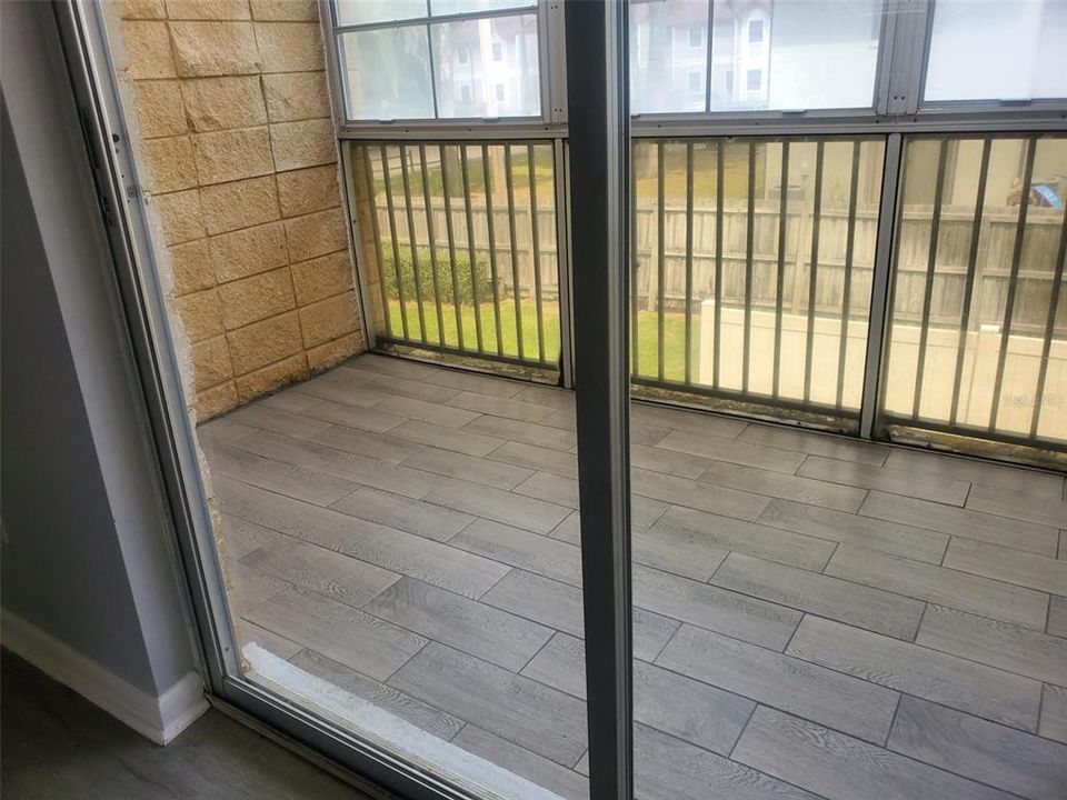 For Sale: $119,000 (1 beds, 1 baths, 812 Square Feet)