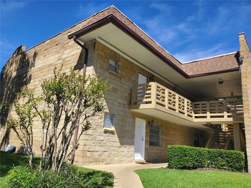 For Sale: $119,000 (1 beds, 1 baths, 812 Square Feet)