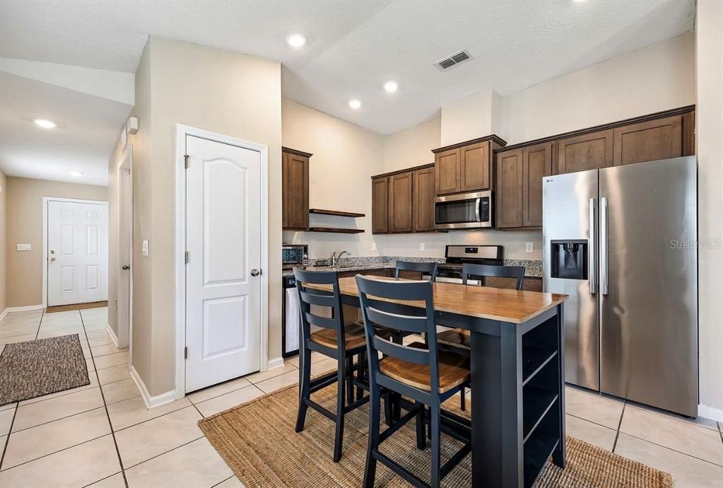 For Rent: $1,800 (3 beds, 2 baths, 1219 Square Feet)