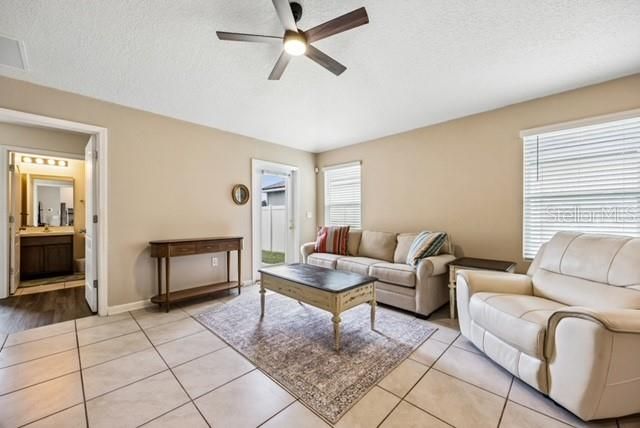 For Rent: $1,800 (3 beds, 2 baths, 1219 Square Feet)