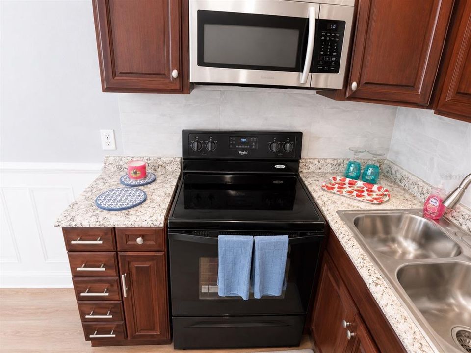 For Rent: $900 (2 beds, 1 baths, 646 Square Feet)