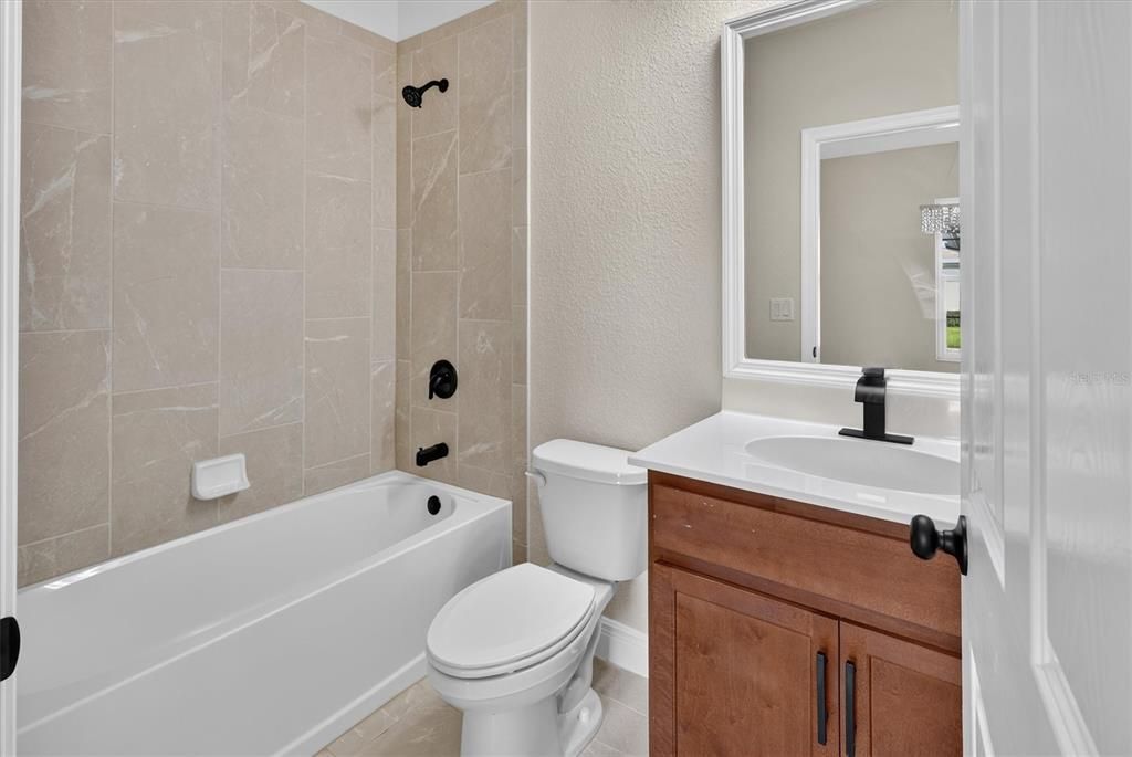 На продажу: $259,990 (2 спален, 2 ванн, 1137 Квадратных фут)
