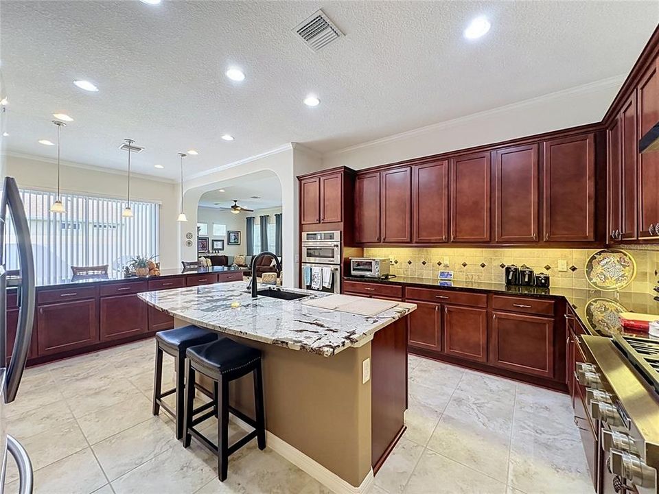 En Venta: $600,000 (3 camas, 2 baños, 2876 Pies cuadrados)