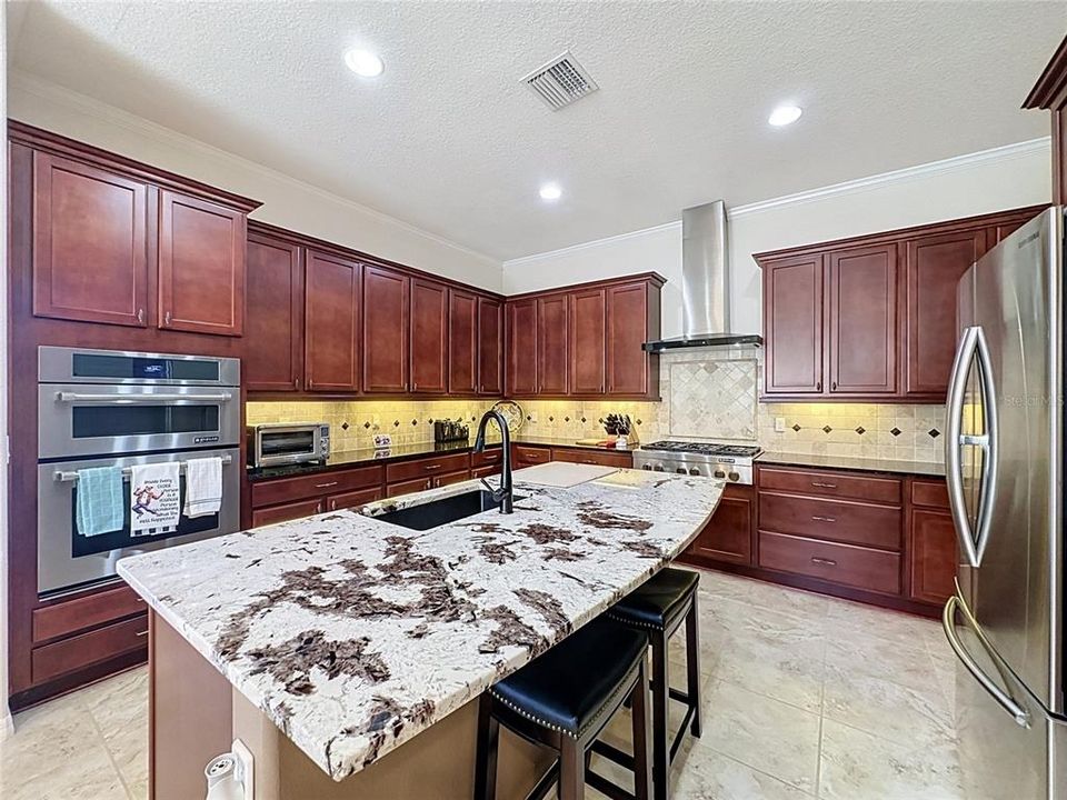En Venta: $600,000 (3 camas, 2 baños, 2876 Pies cuadrados)