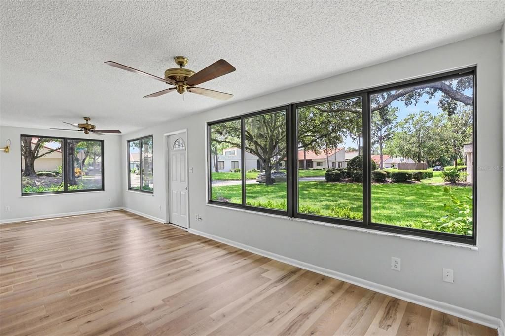 For Sale: $270,000 (2 beds, 2 baths, 1329 Square Feet)
