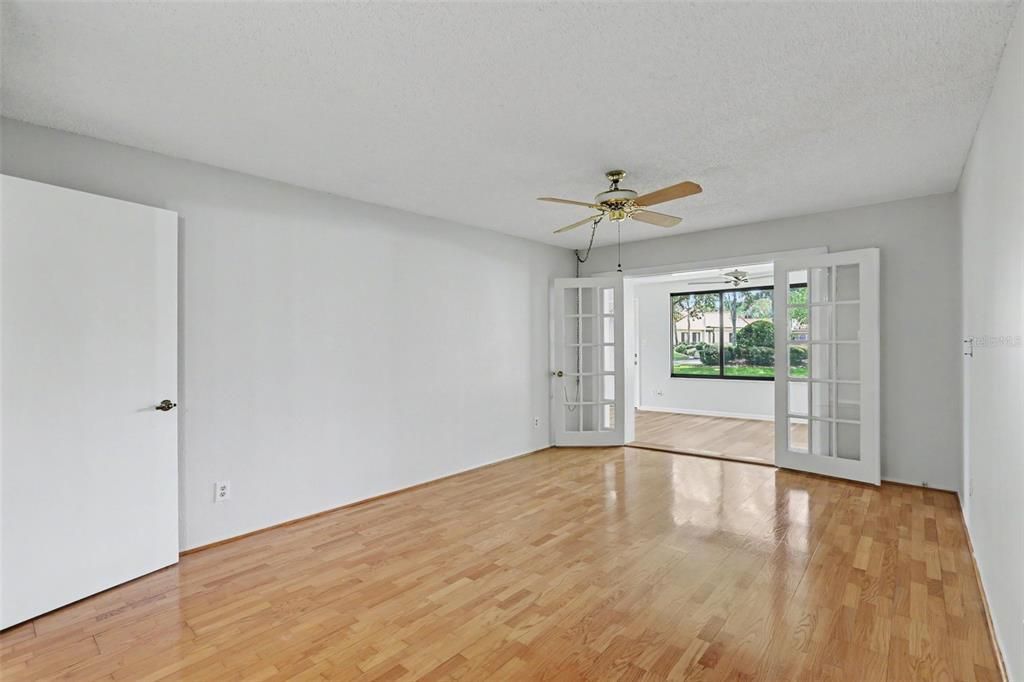 For Sale: $270,000 (2 beds, 2 baths, 1329 Square Feet)