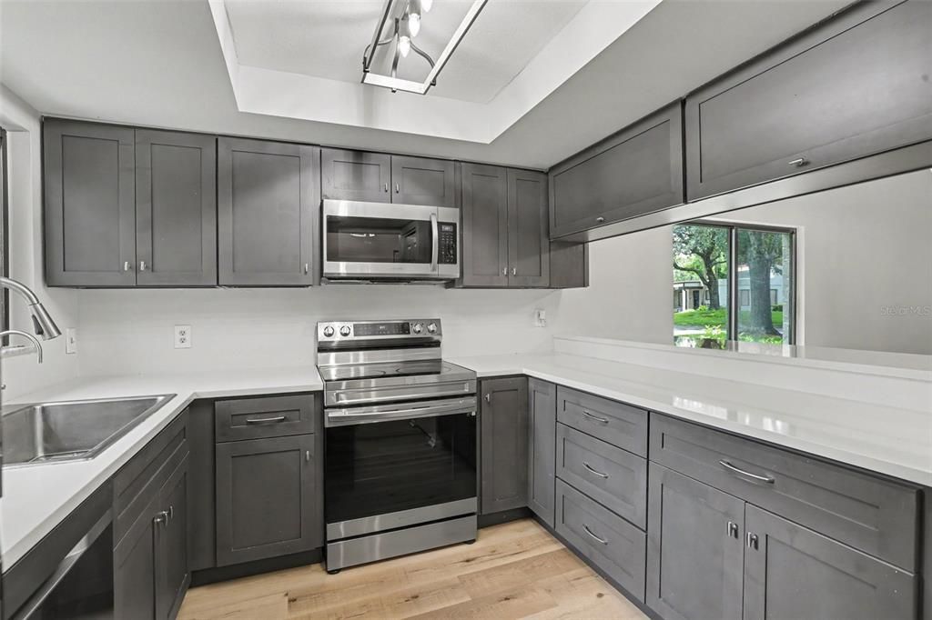 For Sale: $270,000 (2 beds, 2 baths, 1329 Square Feet)