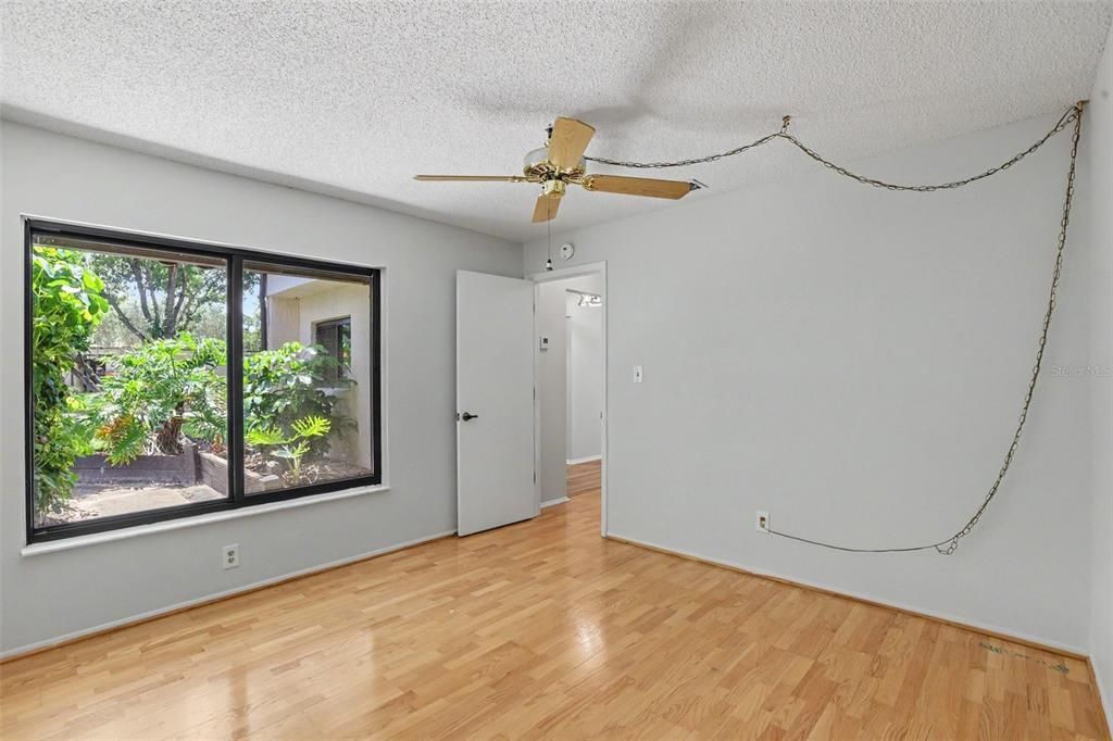For Sale: $270,000 (2 beds, 2 baths, 1329 Square Feet)