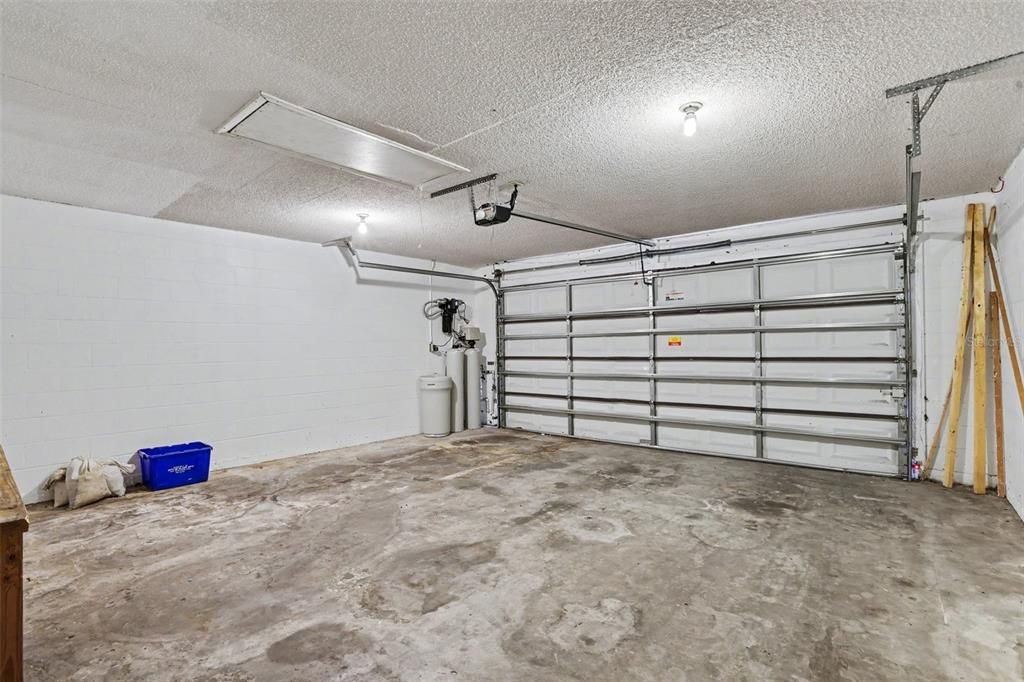 For Sale: $270,000 (2 beds, 2 baths, 1329 Square Feet)