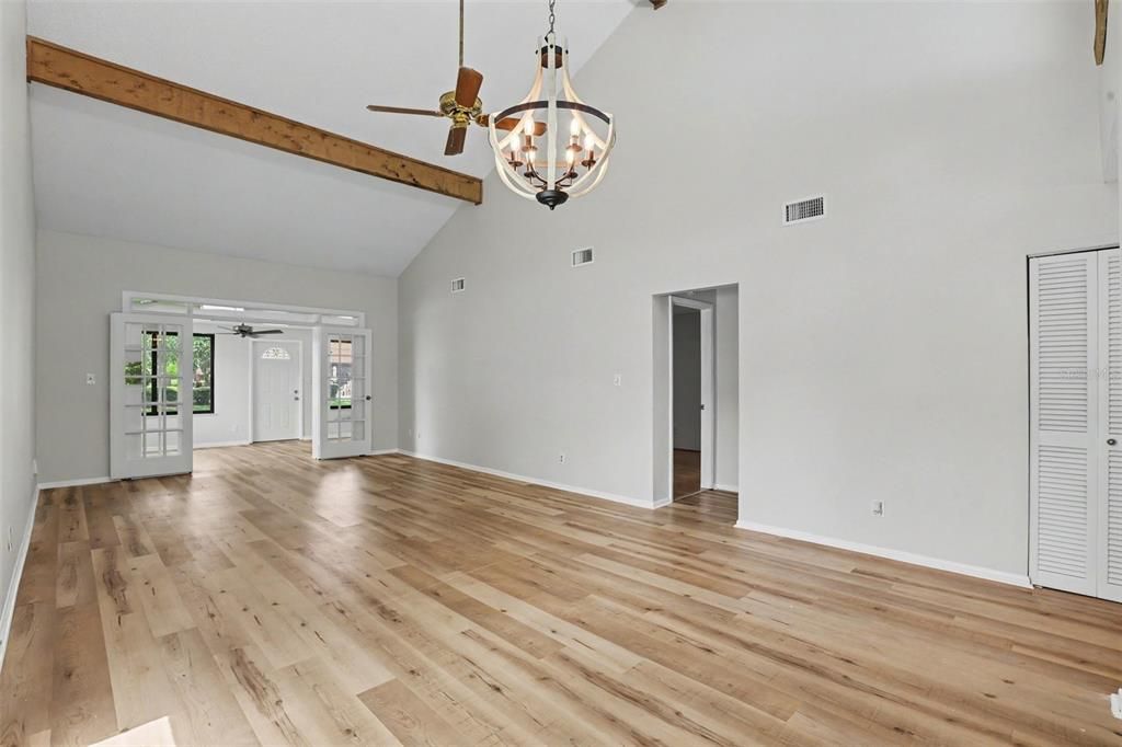 For Sale: $270,000 (2 beds, 2 baths, 1329 Square Feet)