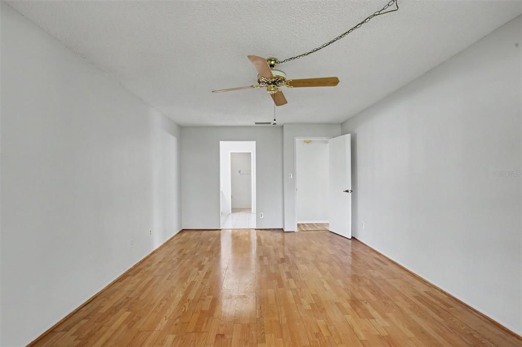 For Sale: $270,000 (2 beds, 2 baths, 1329 Square Feet)