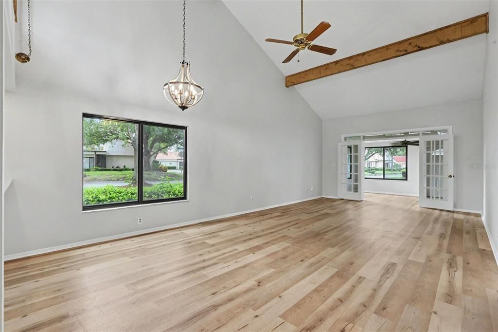 For Sale: $270,000 (2 beds, 2 baths, 1329 Square Feet)