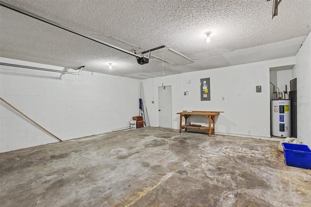 For Sale: $270,000 (2 beds, 2 baths, 1329 Square Feet)