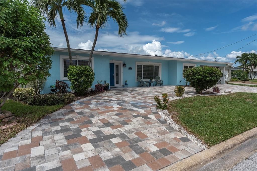 For Sale: $625,000 (4 beds, 2 baths, 2369 Square Feet)