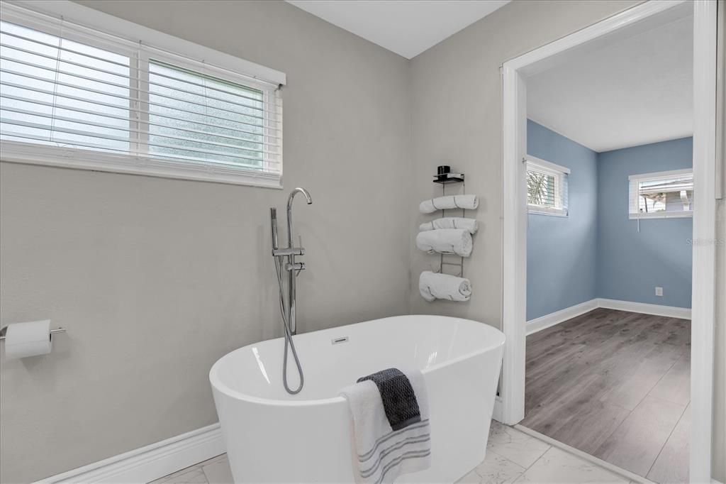 For Sale: $625,000 (4 beds, 2 baths, 2369 Square Feet)