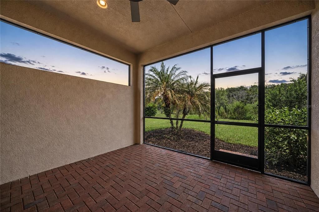 En Venta: $649,900 (3 camas, 3 baños, 2507 Pies cuadrados)