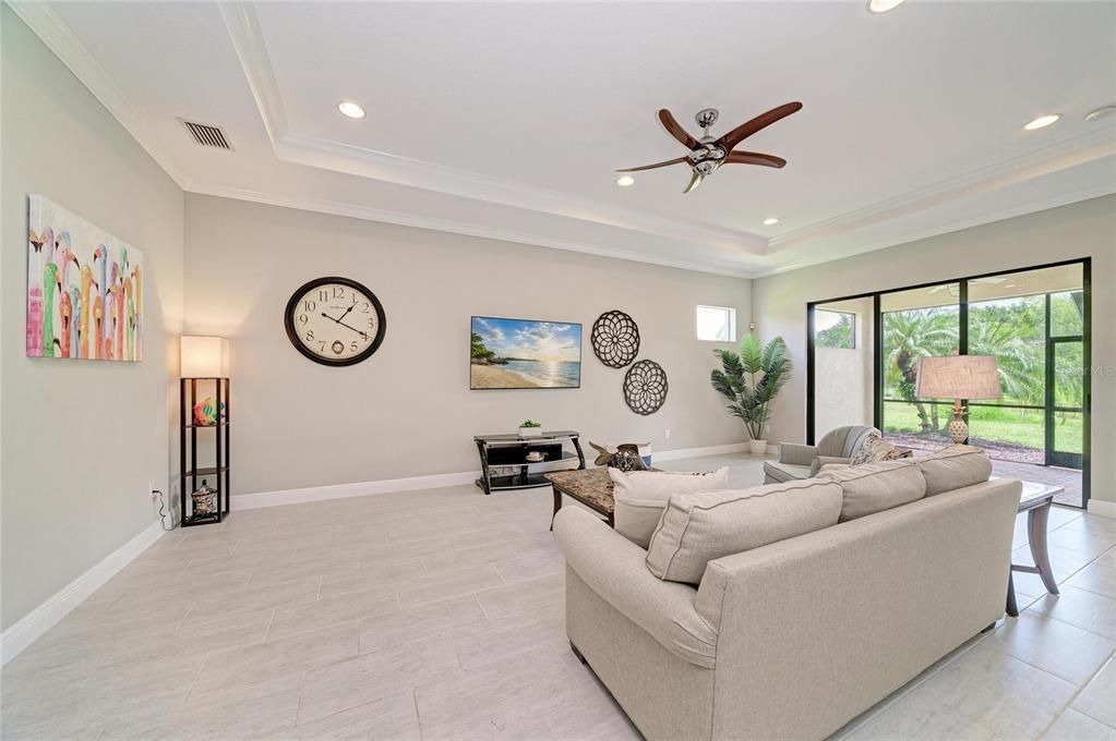 En Venta: $649,900 (3 camas, 3 baños, 2507 Pies cuadrados)