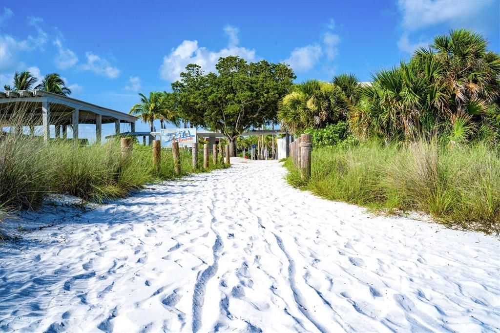 For Sale: $1,700,000 (0.20 acres)