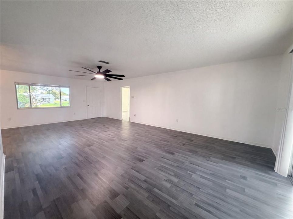 For Sale: $240,000 (3 beds, 2 baths, 1526 Square Feet)