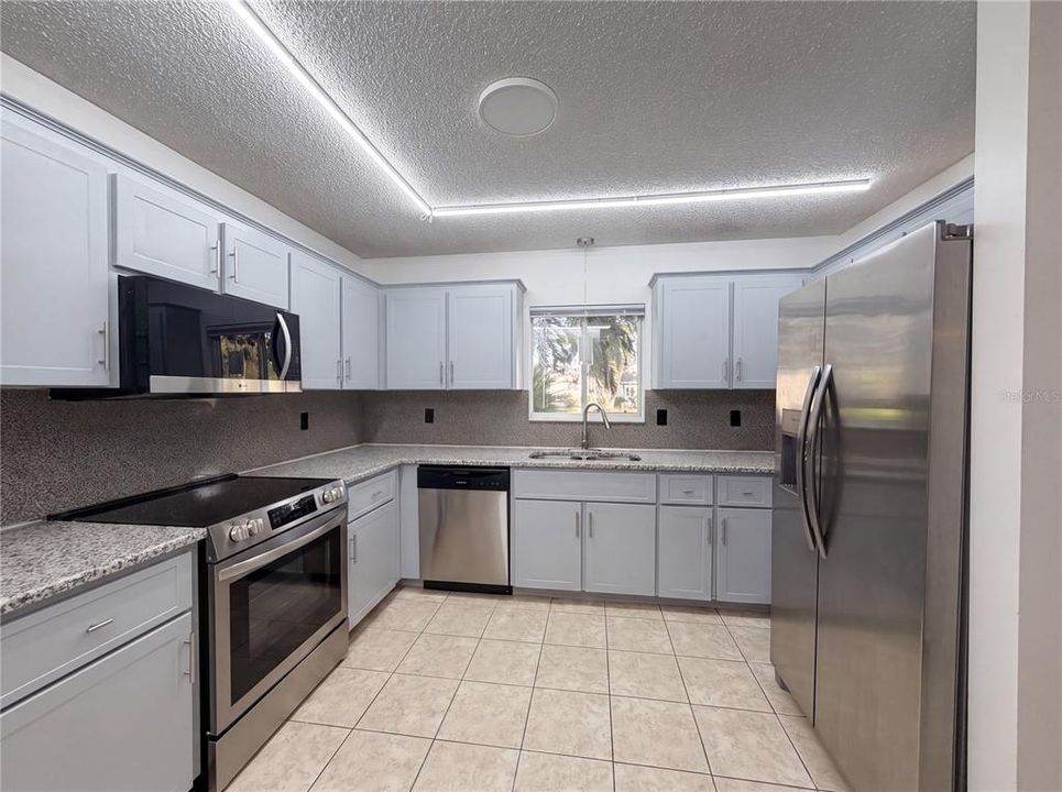 For Sale: $240,000 (3 beds, 2 baths, 1526 Square Feet)