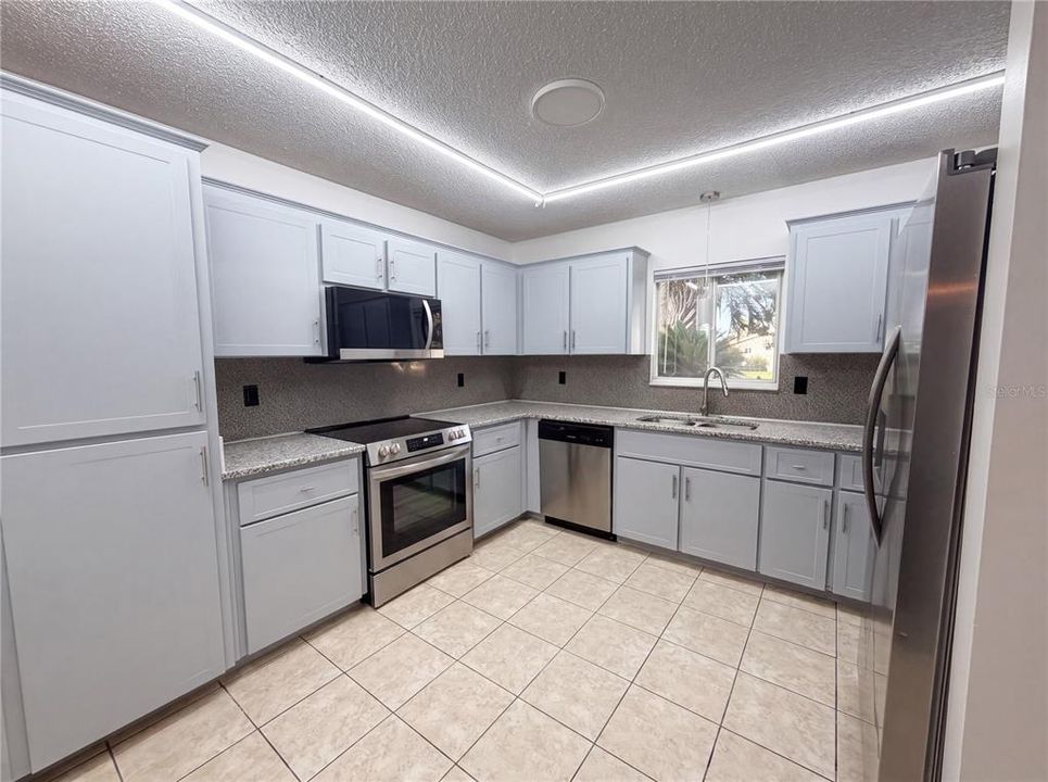 For Sale: $240,000 (3 beds, 2 baths, 1526 Square Feet)