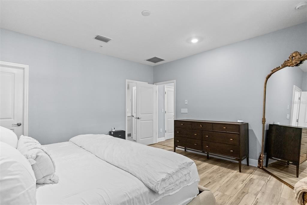 For Rent: $4,200 (2 beds, 2 baths, 1493 Square Feet)