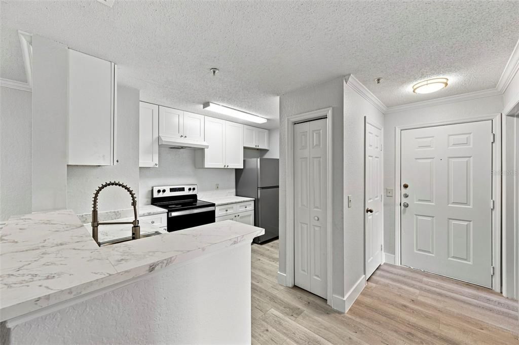 En Venta: $168,000 (2 camas, 2 baños, 1083 Pies cuadrados)