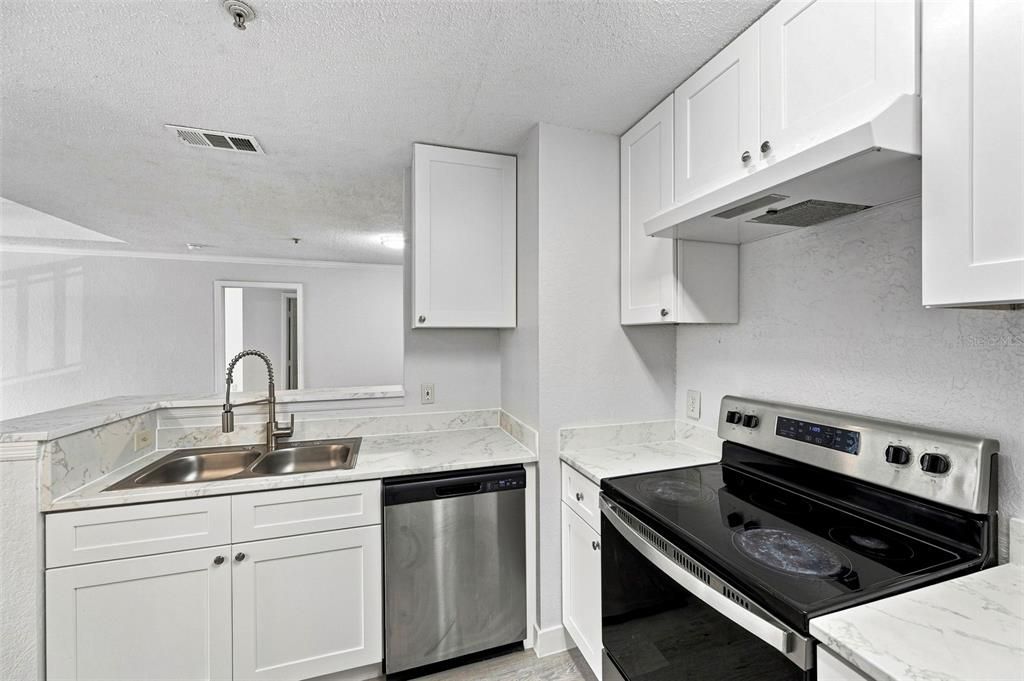 En Venta: $168,000 (2 camas, 2 baños, 1083 Pies cuadrados)