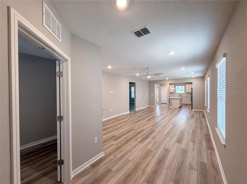 For Sale: $273,000 (2 beds, 2 baths, 1433 Square Feet)