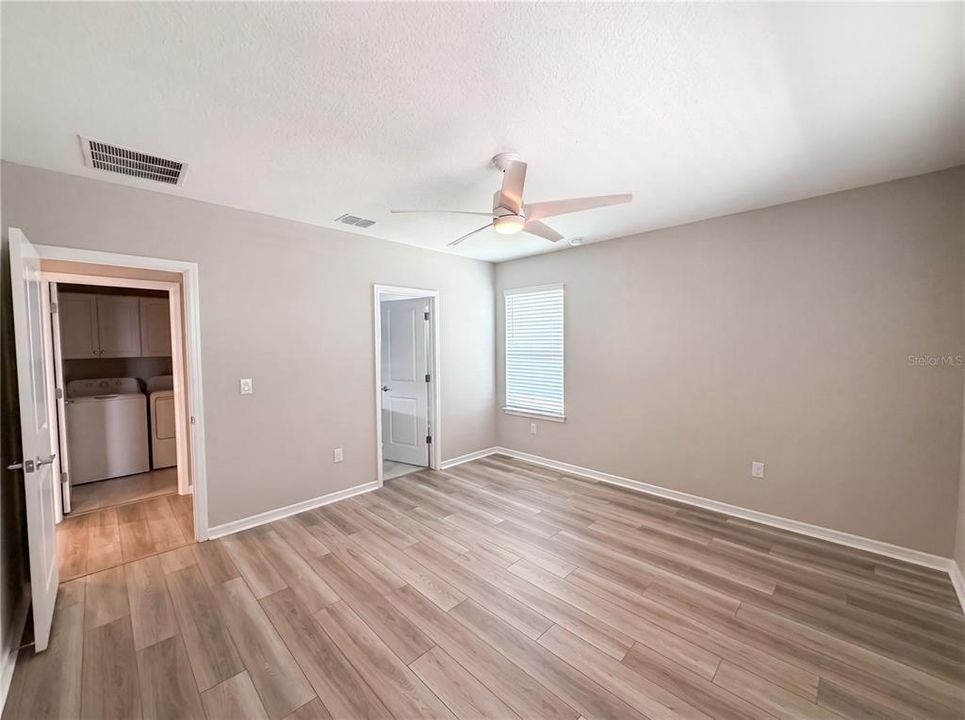 For Sale: $273,000 (2 beds, 2 baths, 1433 Square Feet)