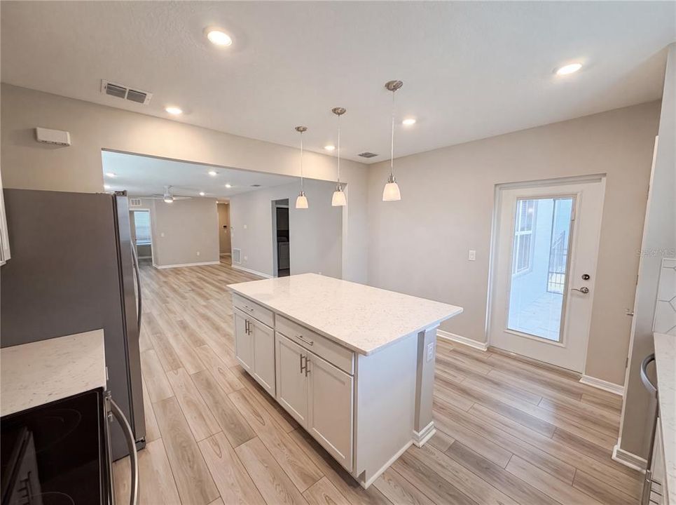For Sale: $273,000 (2 beds, 2 baths, 1433 Square Feet)