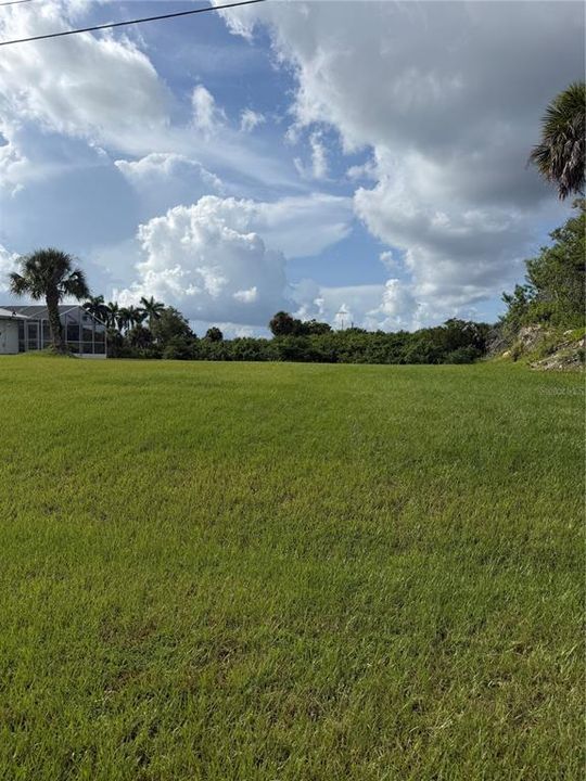 На продажу: $199,999 (0.23 acres)