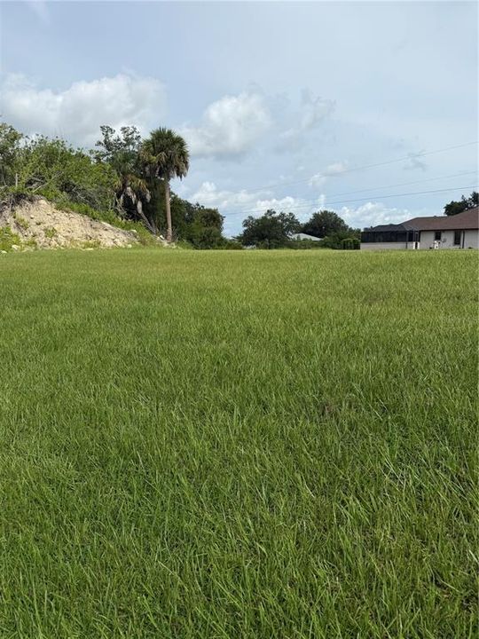 На продажу: $199,999 (0.23 acres)