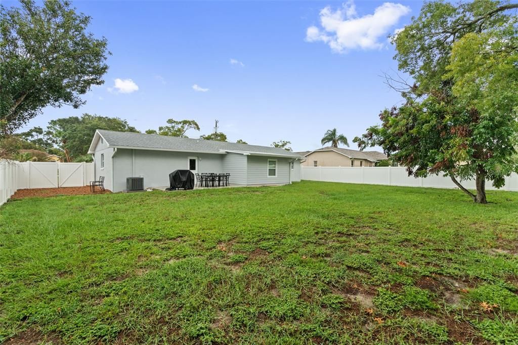 For Sale: $300,000 (3 beds, 2 baths, 1366 Square Feet)